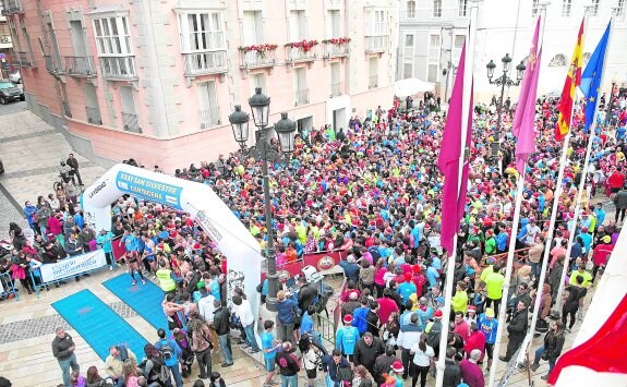 Salida de la San Silvestre cartagenera del año pasado. :: j. m. rodríguez / agm
