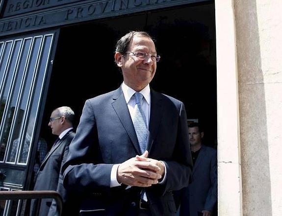 El alcalde de Murcia, Miguel Ángel Cámara, abandona el Palacio de Justicia de Murcia, el 15 de junio de 2012, tras declarar como imputado por el 'caso Umbra'. 