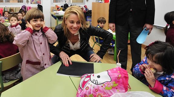 Belén Rueda, este jueves, durante su visita al colegio Capuchinos de Murcia.