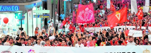 En Murcia. Manifestación multitudinaria de la afición murcianista el pasado agosto. 