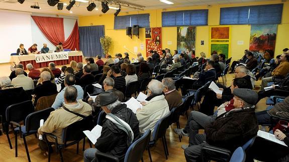 Un momento de la asamblea de Ganemos celebrada este domingo en Archena.
