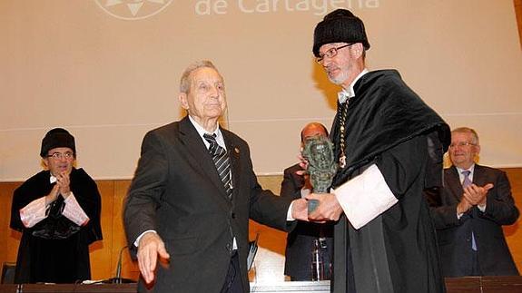 Franco, junto a Juan Carrión, durante el homenaje que la UPCT ha brindado a éste.