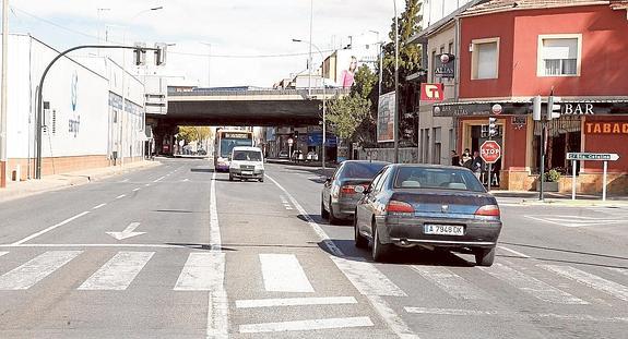 Cruce de la carretera de El Palmar con la de Santa Catalina, que se transformará en una glorieta de dos carriles. :