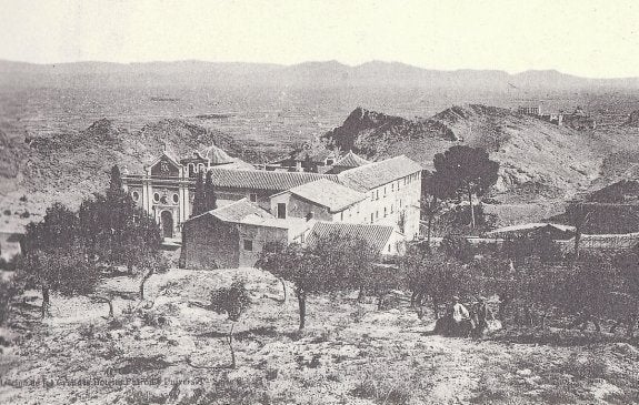
El eremitorio, a comienzos del siglo pasado, antes de la repoblación forestal.
