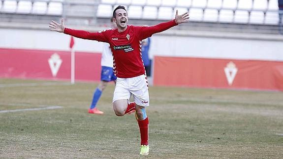 Carlos Álvarez celebra el gol de la victoria.