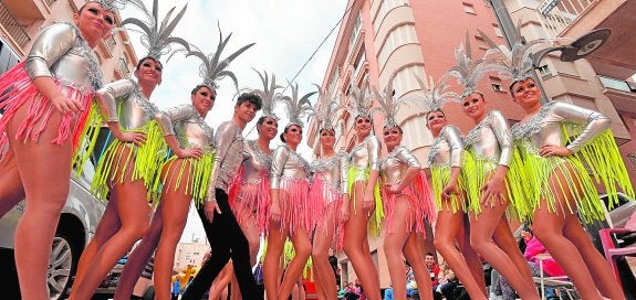 Los grupos invitados quisieron demostrar su valía luciendo coreografías y trajes especialmente diseñados para la ocasión. 