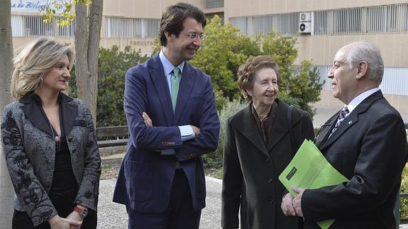 Celia Martínez, Juan Carlos Ruiz, Margarita Salas y Bernando Cascales, este lunes, en la UMU.