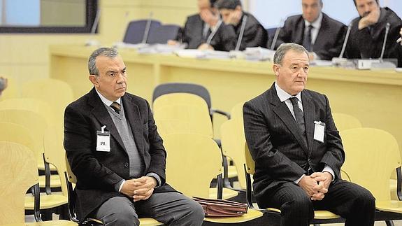 López Abad y Avilés, durante el juicio.