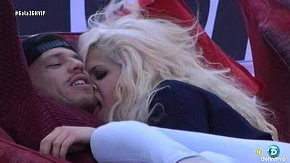 Imagen de Ylenia y Fede en la casa de Gran Hermano Vip. 