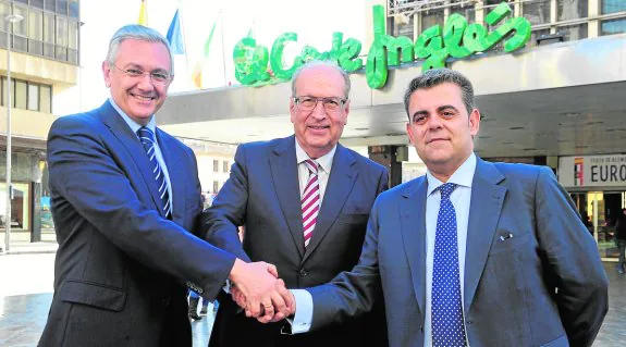 Vicente Valcárcel, José Dasí y José Antonio Maseda, en El Corte Inglés de la avenida de la Libertad.