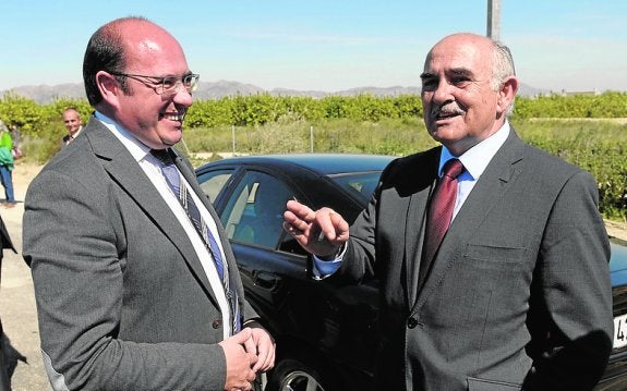 Sánchez y Garre, ayer en la 'autovía del bancal'.:: nacho garcía
