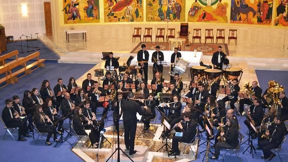 La composición durante el evento celebrado anoche. 