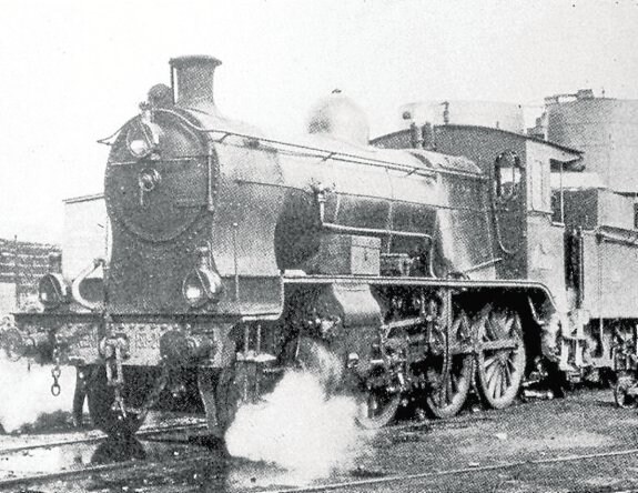 Imagen de una locomotora estacionada en la estación de Águilas en 1966. 