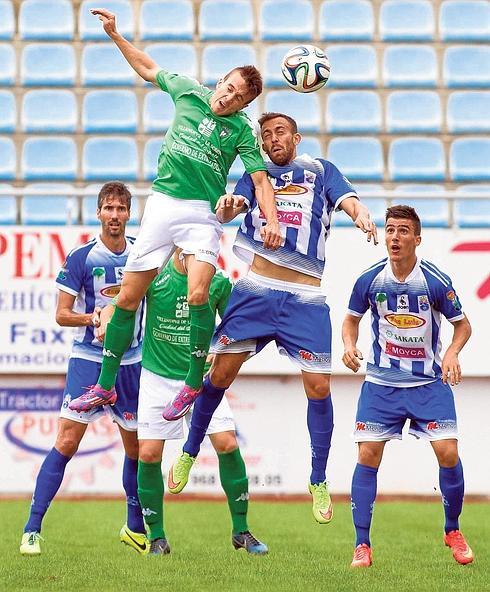 Jugada de ataque del Villanovense en el partido ante La Hoya Lorca. 