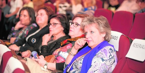  Asistentes a la inauguración de las jornadas contra el cáncer en Cabezo de Torres. 