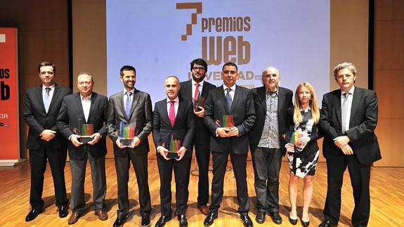 Antonio González, director general de La Verdad; José Nicolás Olmos, presidente de la asociación Columbares; Carlos Recio, director de Portavoz, autores de la campaña de Moshi Moshi; José Asenjo, director general de La Manga Club; Manuel Fernández, director general de Turismo; José Manuel López Nicolás, autor de 'Scientia'; Enrique de Andrés y Coral Marín, de Murcia al azar; y Alberto Aguirre, director de La Verdad. 