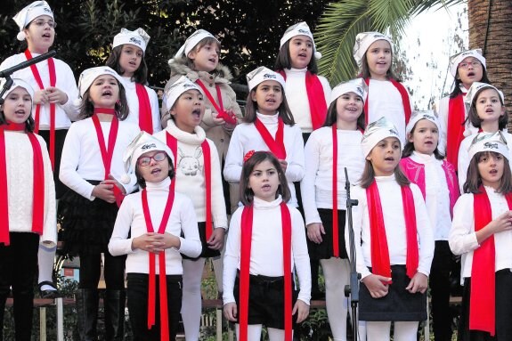 Los niños de la Coral Discantus, en un concierto la pasada Navidad. :: f. manzanera / agm