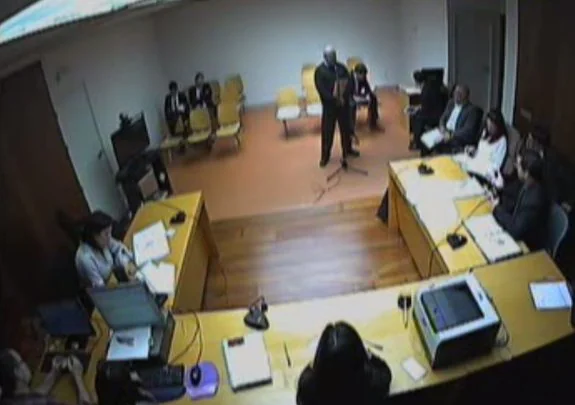 Un momento de la comparecencia del forense Alfonso Sánchez Hermosilla captado por las cámaras del juzgado. 