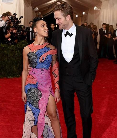 FKA Twigs y Robert Pattinson. 