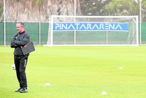 Manolo Palomeque, durante un entrenamiento en el complejo Pinatar Arena. 