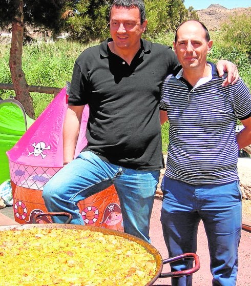 José Antonio Pujante y Víctor Romera, en una comida popular celebrara en El Molino del Saltaor, en Águilas. 