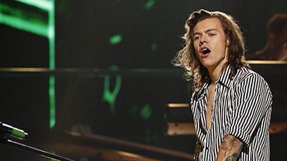 Harry Styles en pleno concierto. 