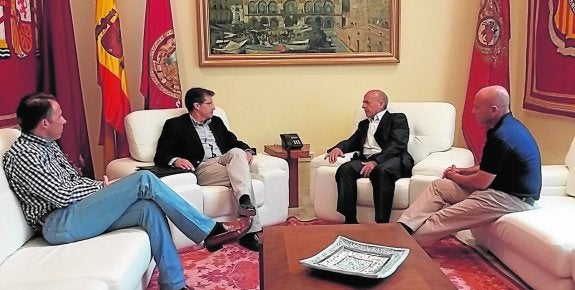 Fulgencio Gil Jódar, Francisco Jódar, José García Murcia y Pedro Sosa, en el encuentro que mantuvieron este viernes en busca de pactos en el municipio.