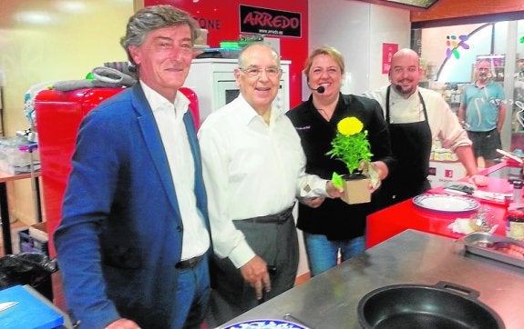 Homenaje a Raimundo González