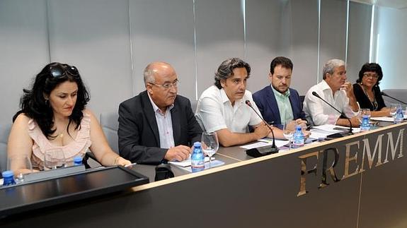 Miembros de la Plataforma en Defensa de las Fotovoltaicas de la Región.