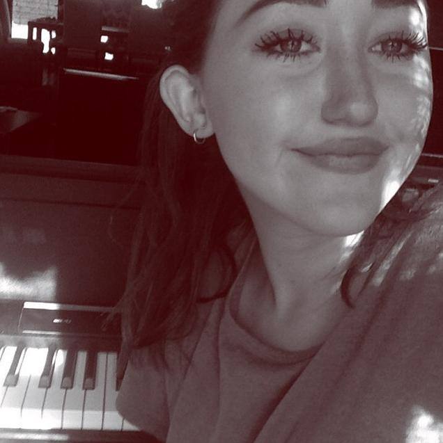 Noah Cyrus. 