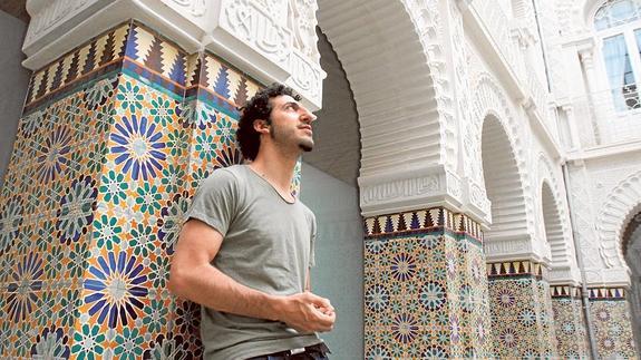 En Cartagena. Marwan, fotografiado recientemente en el patio de la Casa Cervantes, en la popular Calle del Carmen. 