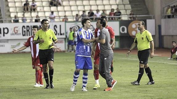 Emery, durante el incidente que dio lugar a su expulsión.