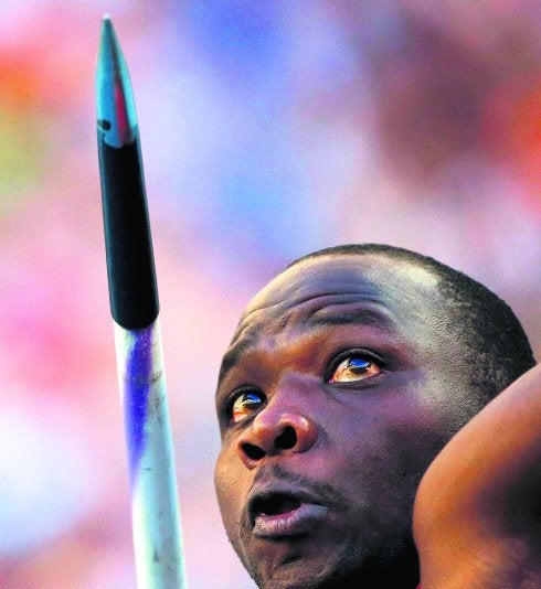 El keniano Julius Yego se prepara para lanzar la jabalina en el Mundial  de Moscú, en 2013. 