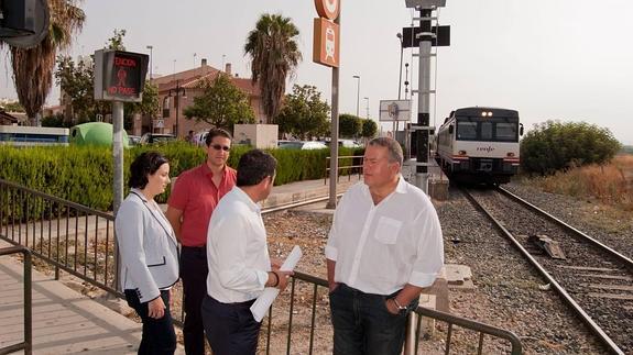 Francisco Bernabé y el alcalde de Alcantarilla, Joaquín Buendía, este martes.