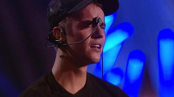 Justin Bieber llora en los VMAs.