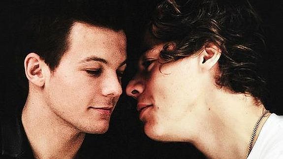 Tierna imagen de Harry Styles y Louis Tomlinson.