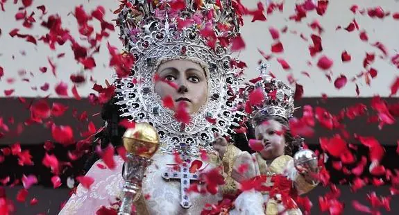 Bajada de la Virgen de la Fuensanta desde el santuario el pasado año. 