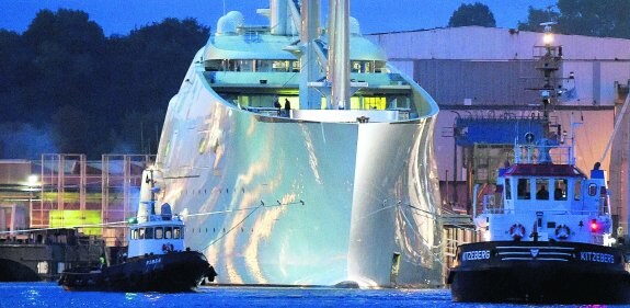 'White Pearl'. El nuevo barco de Melnichenko se botará a finales de año. Sus mástiles miden casi cien metros. 