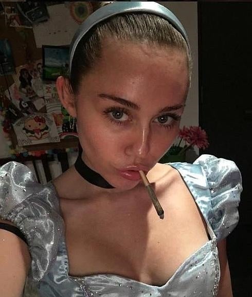 Miley Cyrus disfrazada de cenicienta