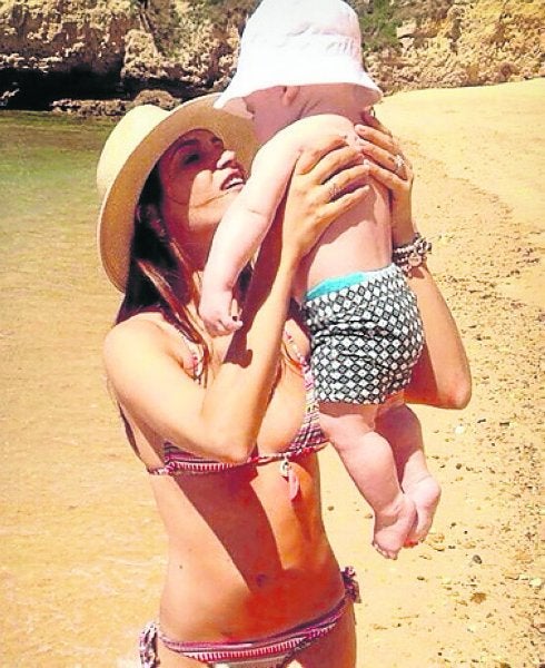 Sara con el pequeño Martín.