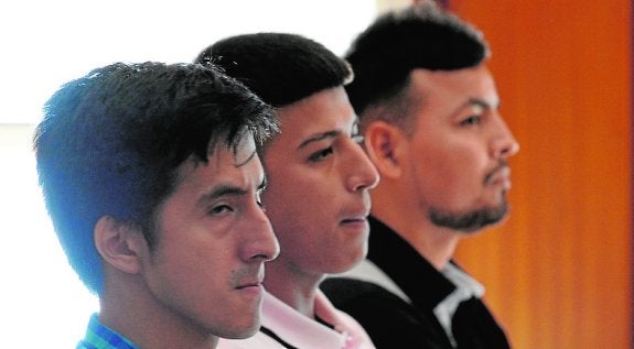 Los tres miembros del grupo, en el juicio ante la Audiencia. 