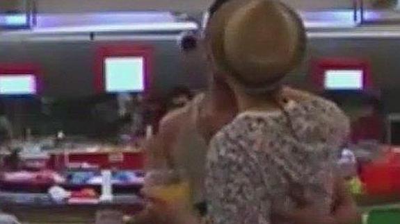 Vera y Han se besan.