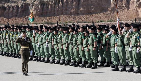 Un momento de la Parada Militar de la III Bandera Paracaidista 'Ortiz de Zárate', este martes en Javalí Nuevo.