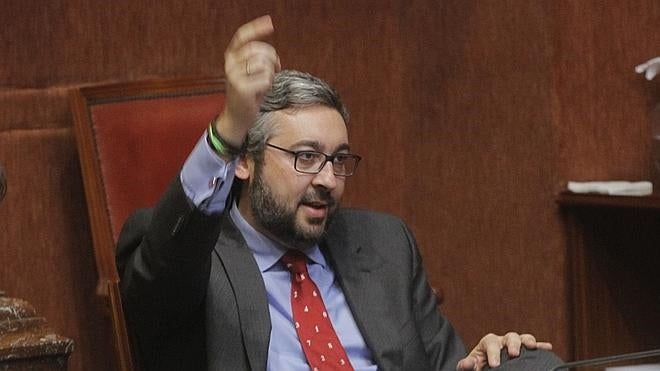 Martínez: «La presidenta de la Asamblea no es imparcial»