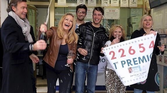 Celebración en la Administración número 27 "La Milagrosa" de Granada, donde se ha vendido una serie del 22654. 