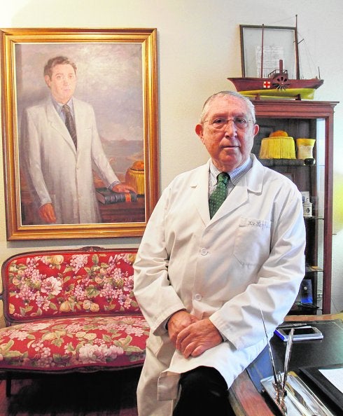 Carlos Ferrándiz, en su despacho de la calle Mayor. 