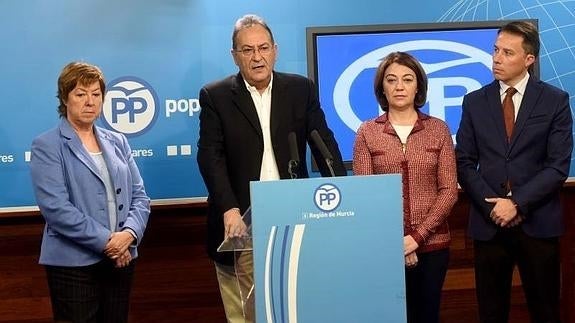 Los senadores Pilar Barreiro, Pedro José Pérez, Severa González y Fulgencio Gil, este martes, en rueda de prensa. 