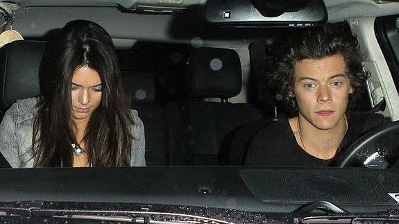 Harry Styles, de One Direction, y Kendall Jenner conocen a los suegros