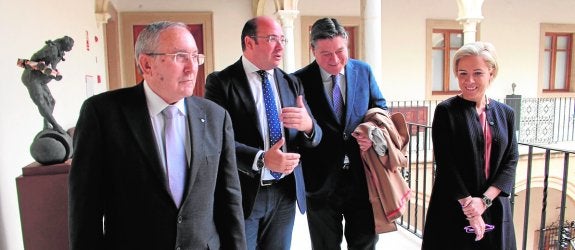Isidoro Ruiz, Pedro A. Sánchez, José Manuel Claver y Adela Martínez-Cachá, ayer, en San Esteban.
