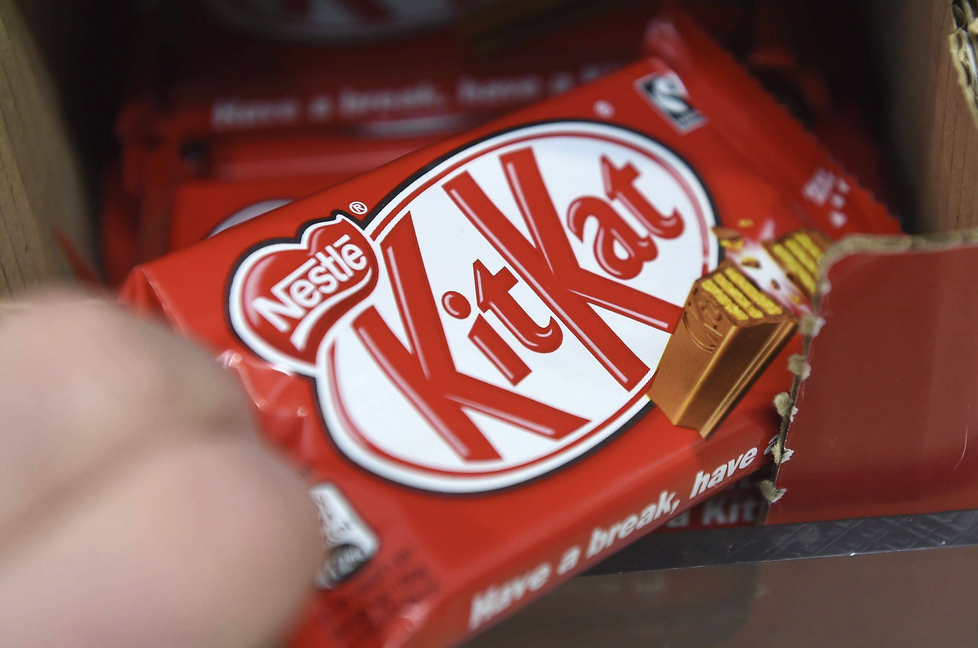 Una chocolatina de KitKat. 